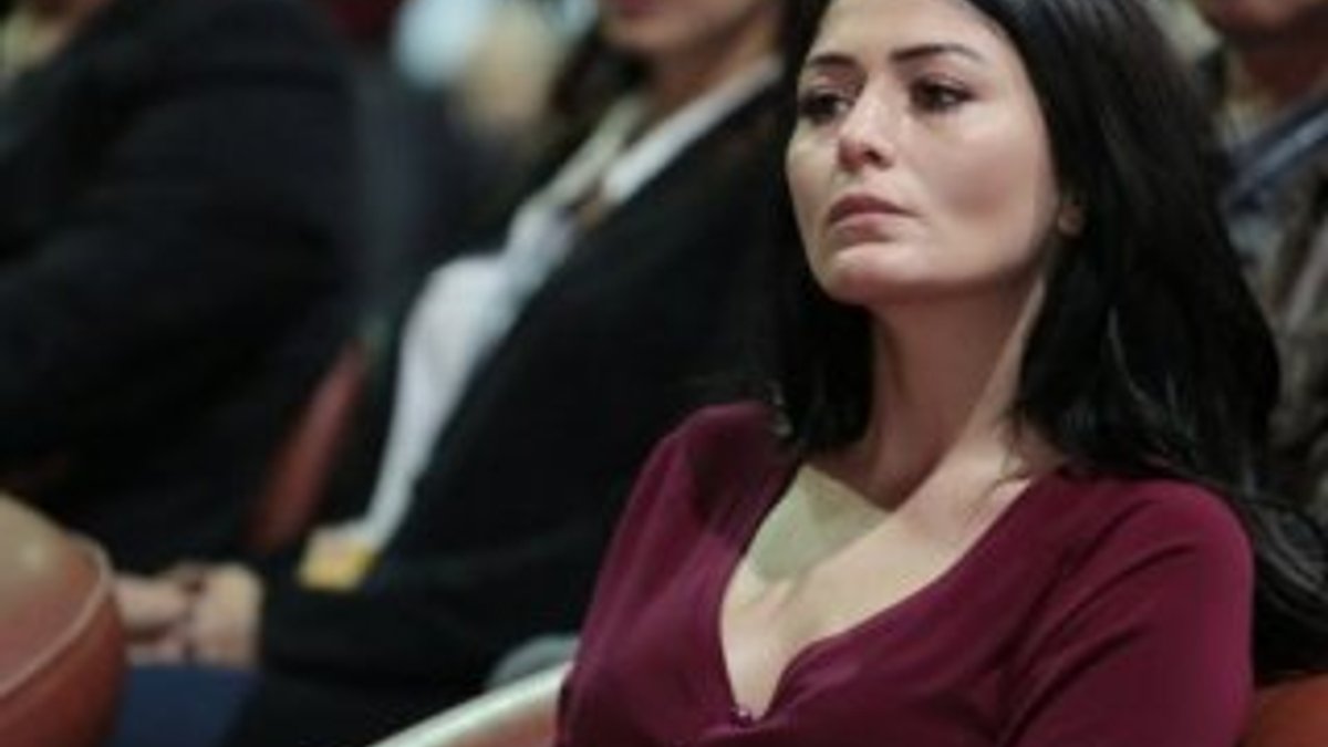 Deniz Çakır'dan fanlarına: Beni sevmeyin