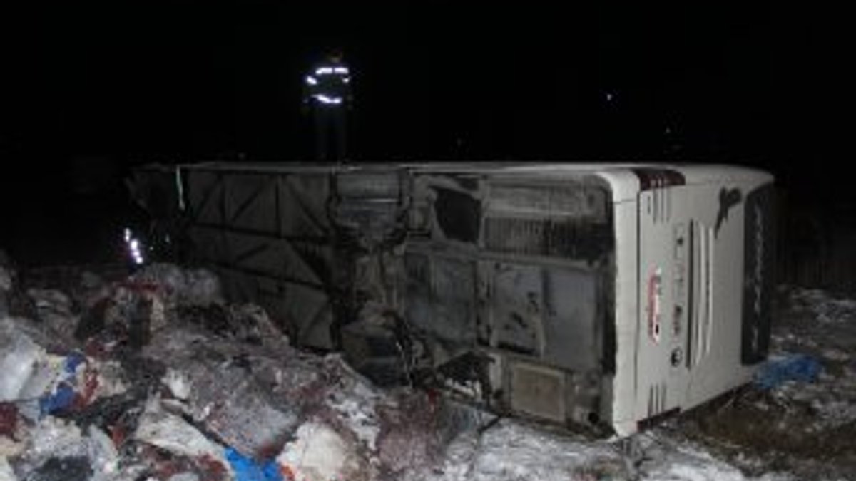 Bilecik’te yolcu otobüsü devrildi: 31 yaralı