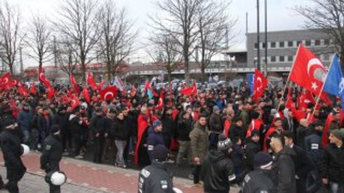 Almanya'da 'Teröre Karşı Birlik' yürüyüşü
