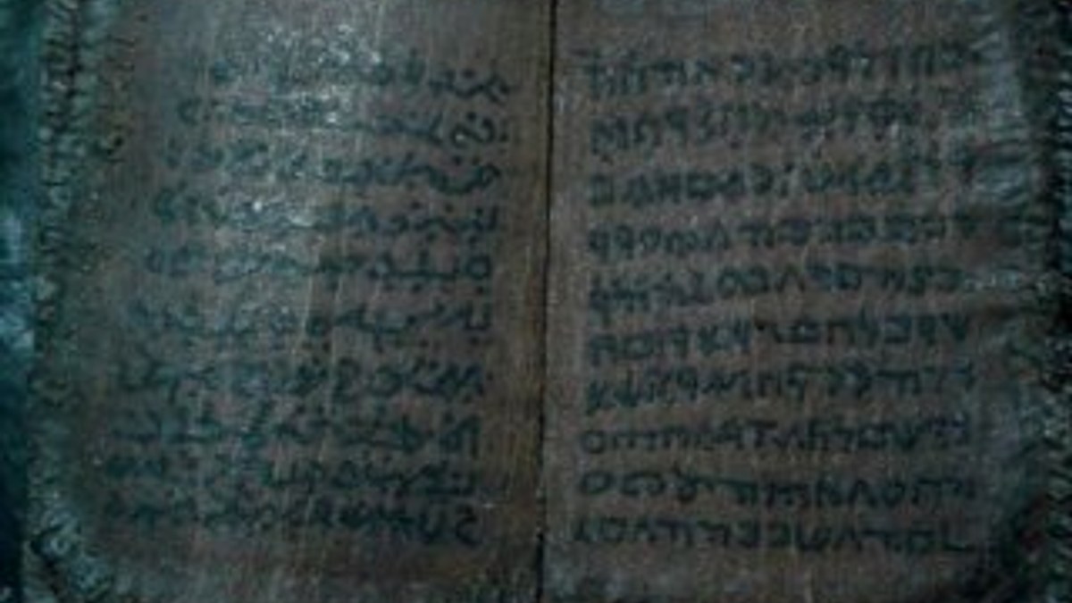 Bin 800 yıllık el yazmasını satmaya çalışırken yakalandı