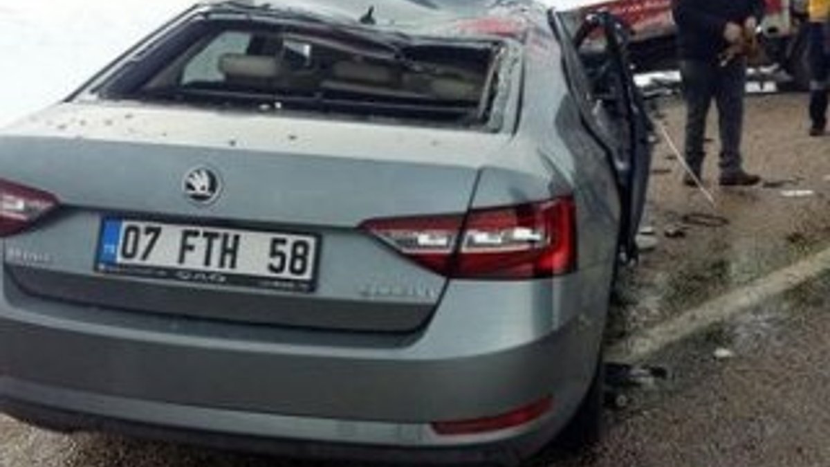 Antalya'da otomobille kamyonet çarpıştı: 5 yaralı
