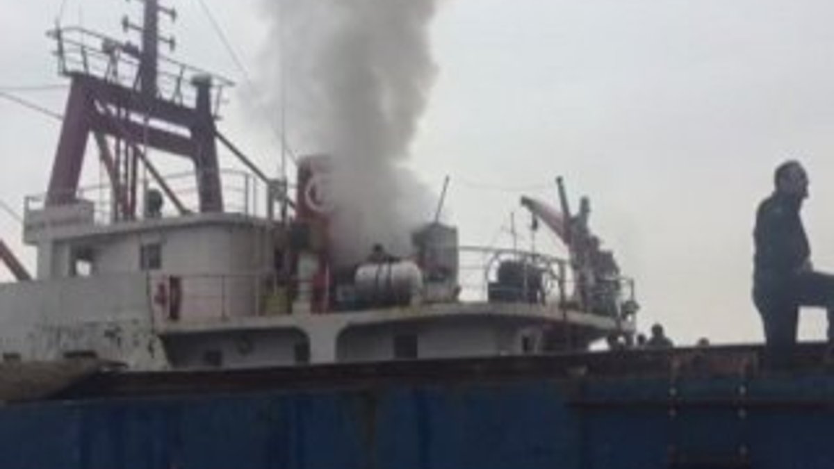 Maltepe'deki gemide yangın çıktı