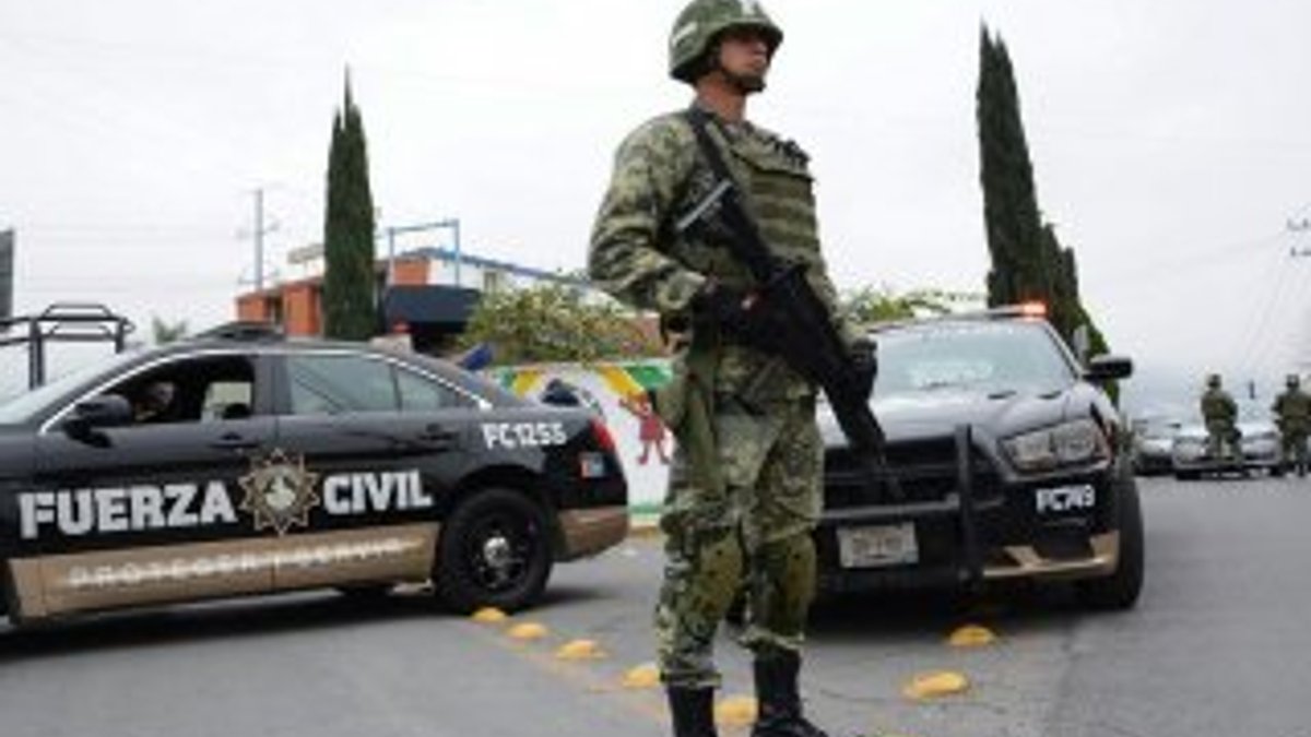 Meksika'da ortaokul öğrencisinden silahlı saldırı