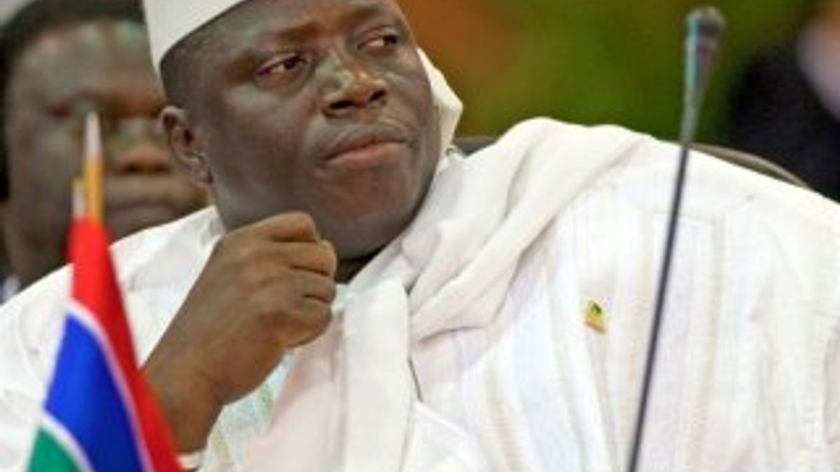 Gambiya Devlet Başkanı görevini devretti