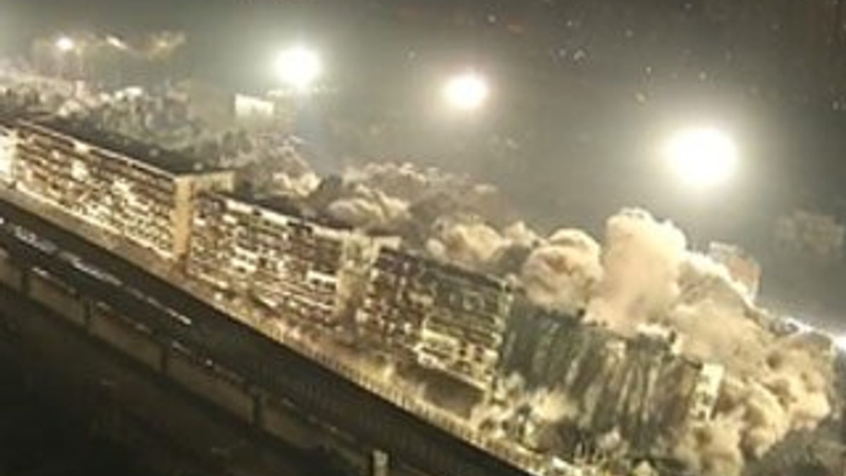 Çin'in merkezinde 19 binanın yıkılma anı kamerada
