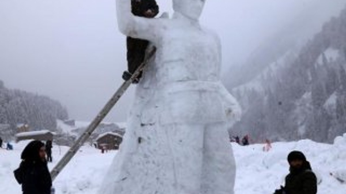 Rize'de kardan Atatürk yaptılar