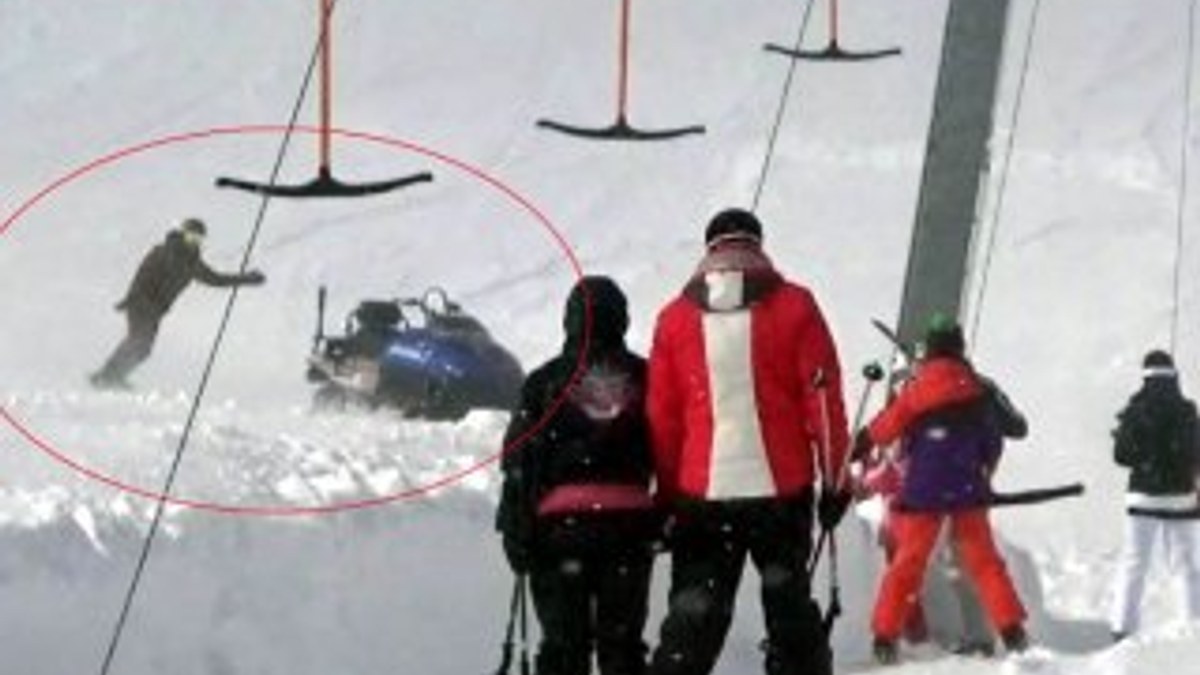 Uludağ’da snowboardcu gencin insanları kurtardığı an