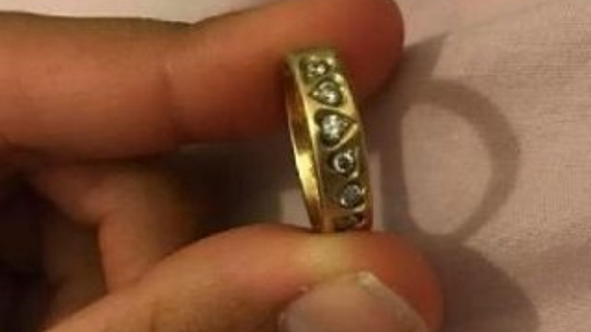 Kanarya Adaları’nda kaybettiği yüzüğünü Facebook’ta buldu