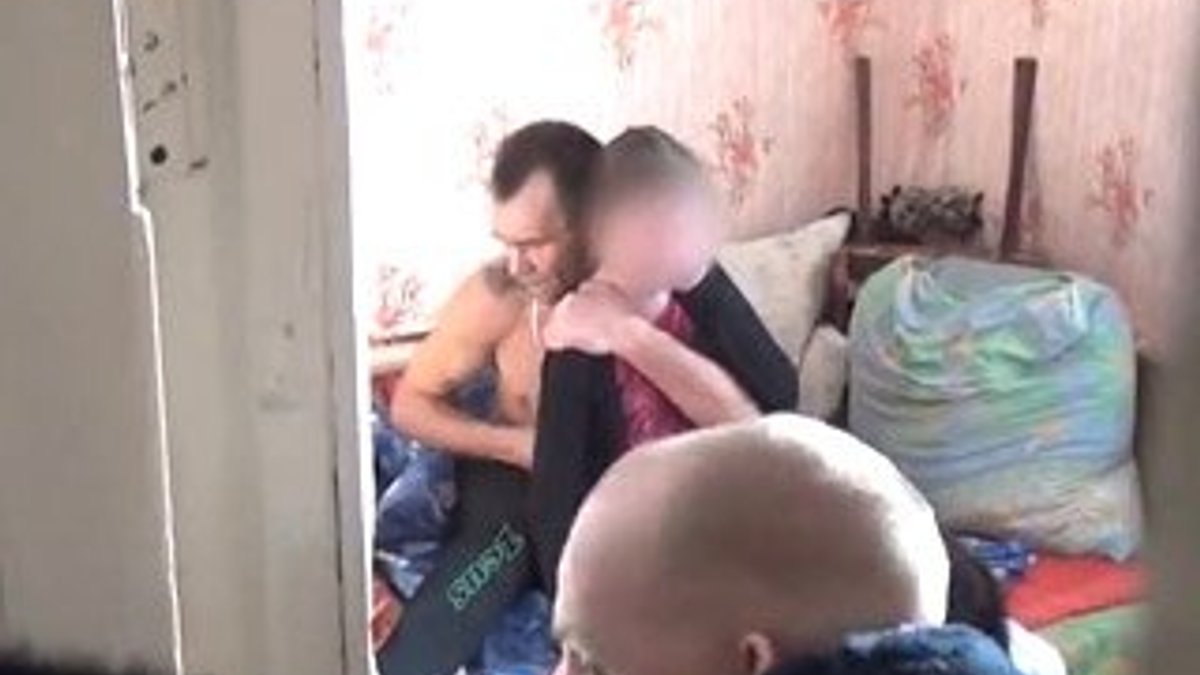 Rusya'da uyuşturucu bağımlısı 13 yaşındaki kızı rehin aldı
