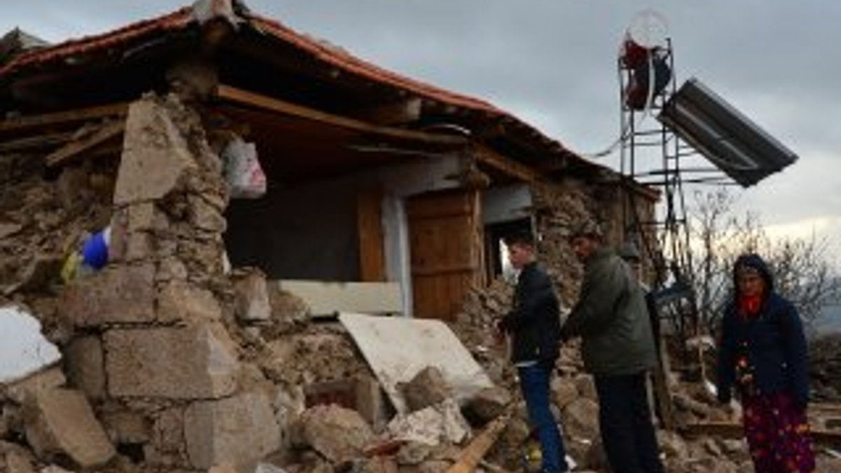 Deprem sonrası Çanakkale köylerinde hasar meydana geldi
