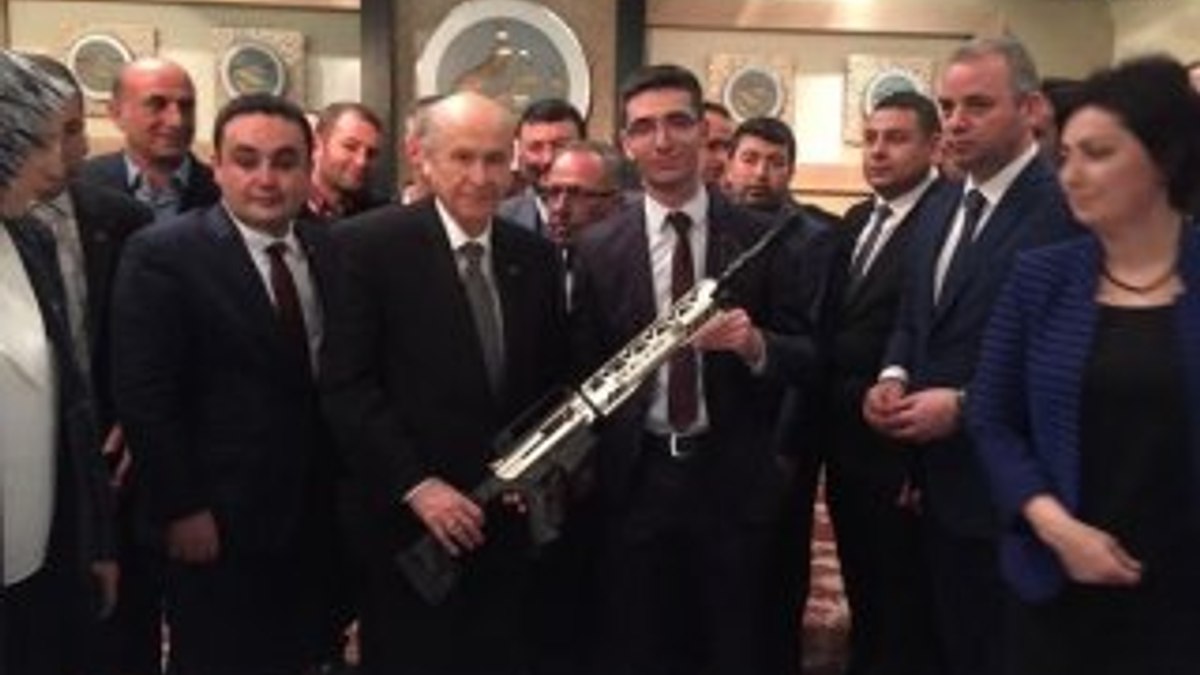 Konya'da Devlet Bahçeli pompalı tüfekle poz verdi