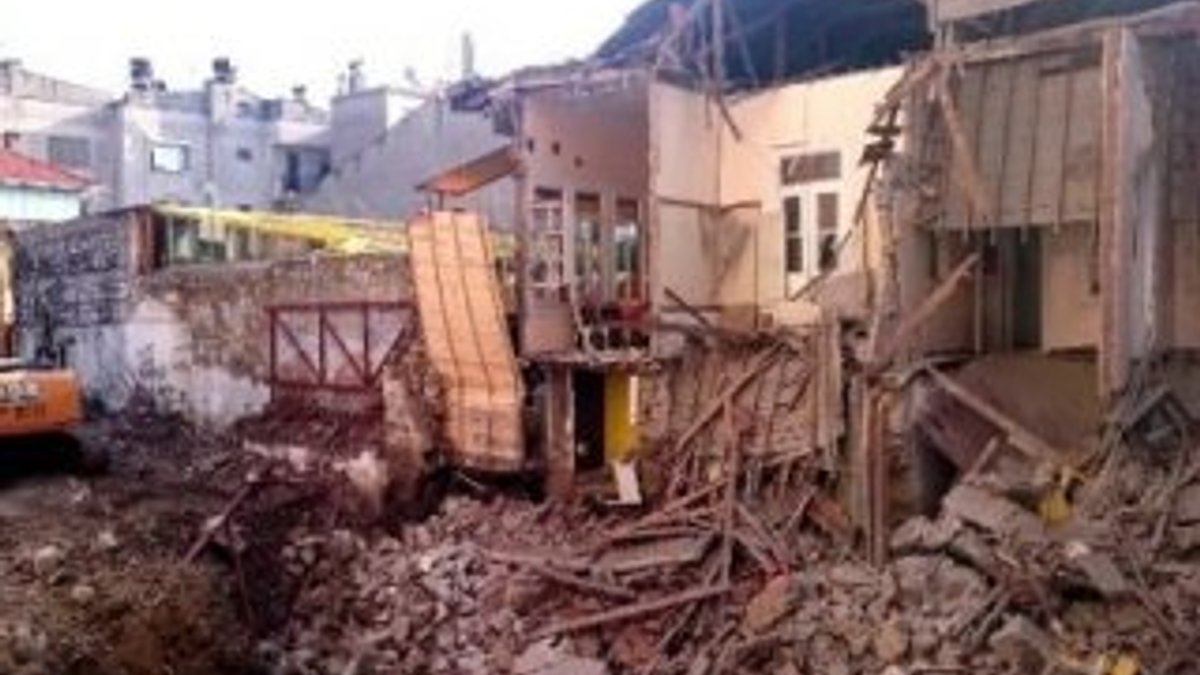 Aydın'da 110 yıllık bina çöktü