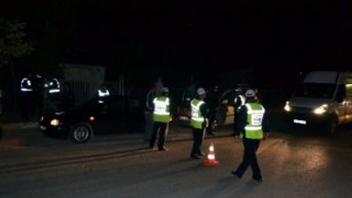 İzmir'de kaçan araç polise çarptı: 1 şehit