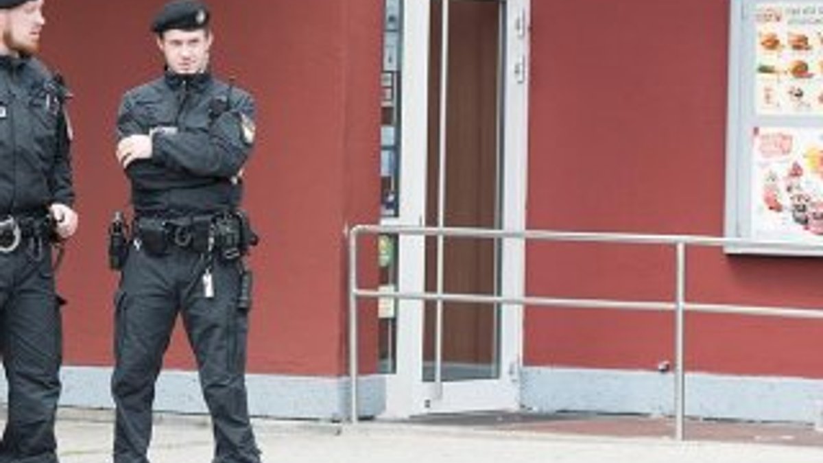 Alman polisi 4 imamın evinde arama yaptı