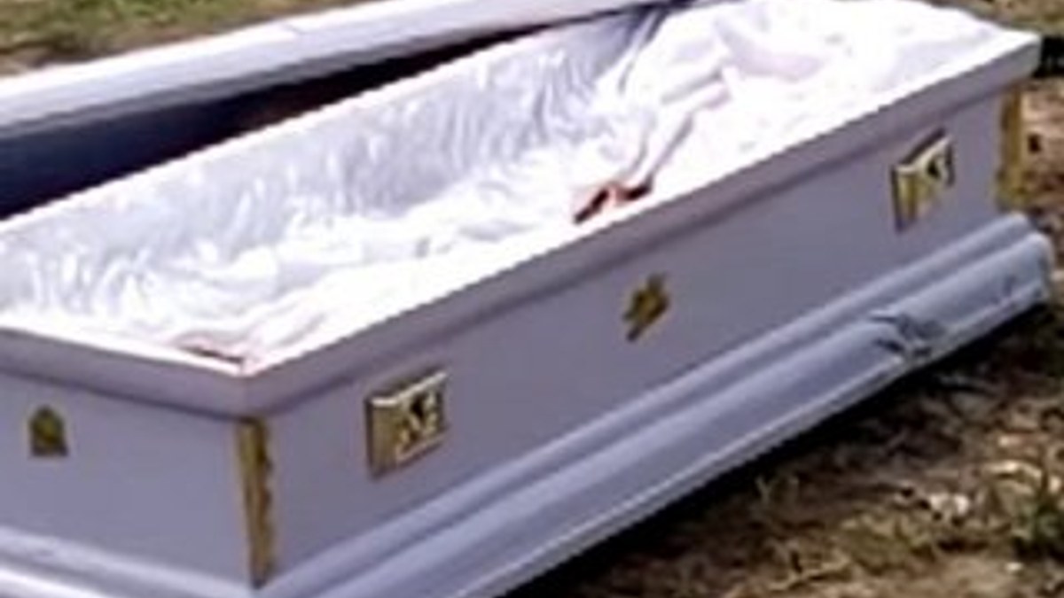 Gana'da alacaklılar cenaze töreninde naaşı çaldı