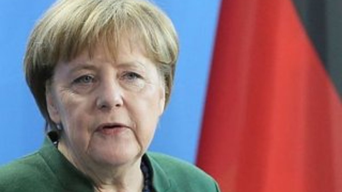 Merkel’in partisinde düşüş sürüyor