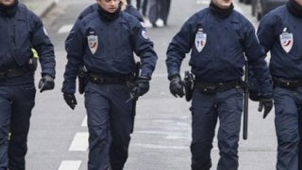 Fransa'da Le Pen’in partisine polis baskını