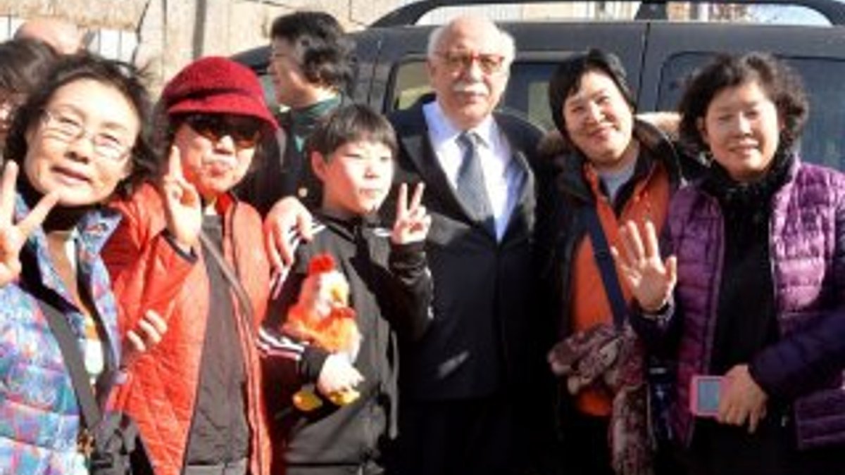 Nabi Avcı'ya Koreli turistlerden sevgi gösterisi