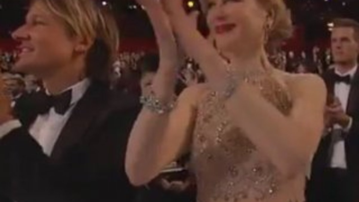 Nicole Kidman'ın alkış şekli alay konusu oldu