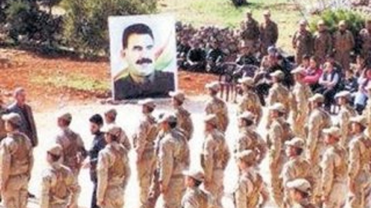 YPG'li teröristler Öcalan posteri önünde yemin etti