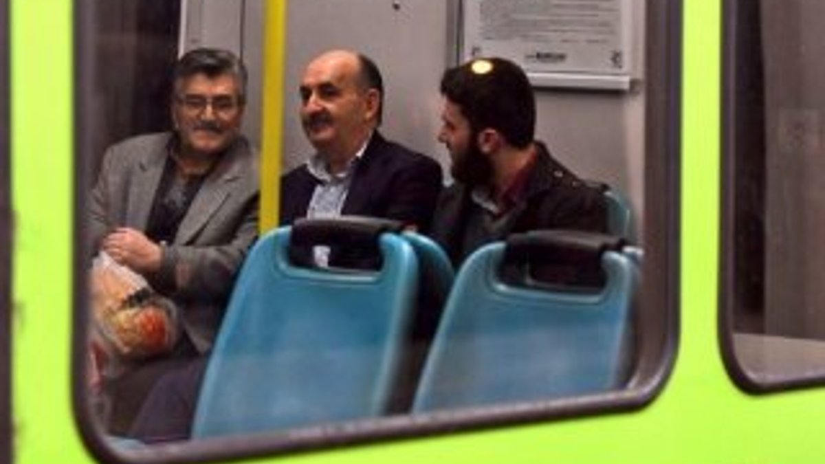 Bakan Müezzinoğlu, Bursa'da metroya bindi