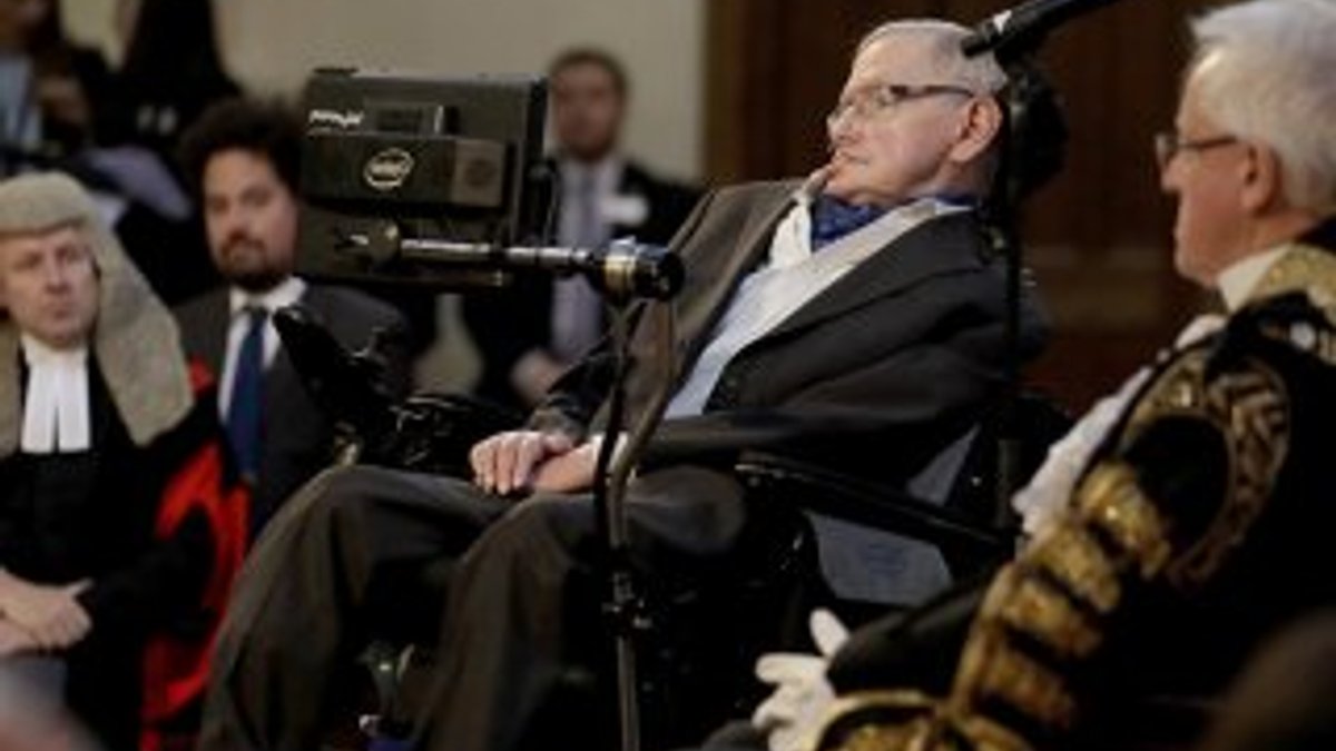 Hawking: Teknoloji kontrol altına alınmalı