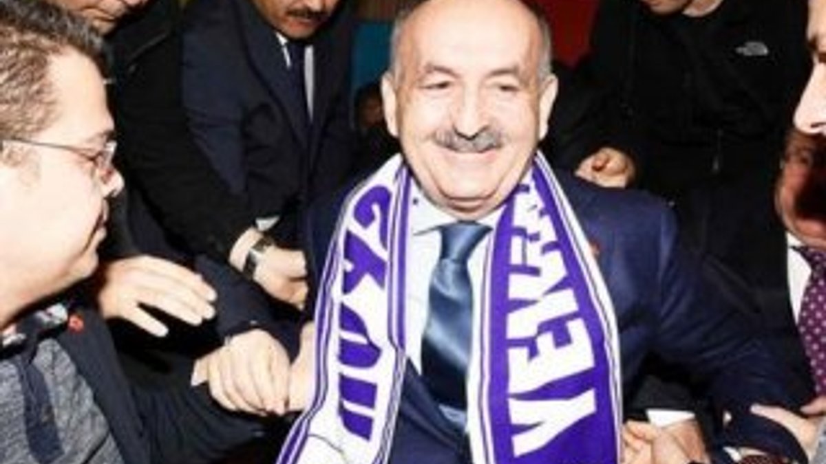 Bakan Müezzinoğlu ile selfie yaparken platform çöktü