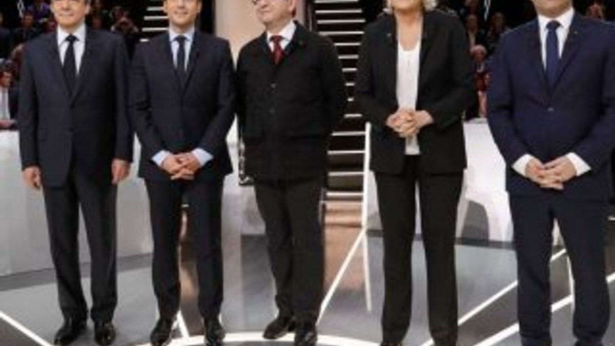 Fransa'da adaylar yarışırken Le Pen burkini konusunu açtı
