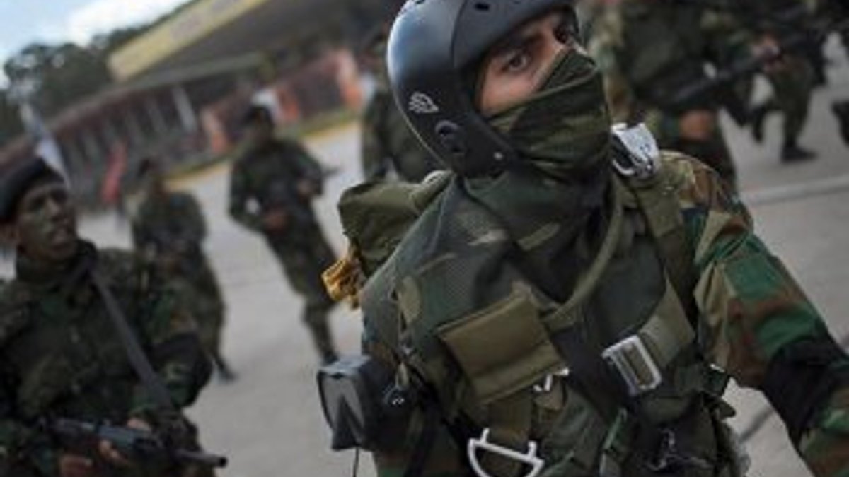 Venezuela askerleri Kolombiya'ya girdi