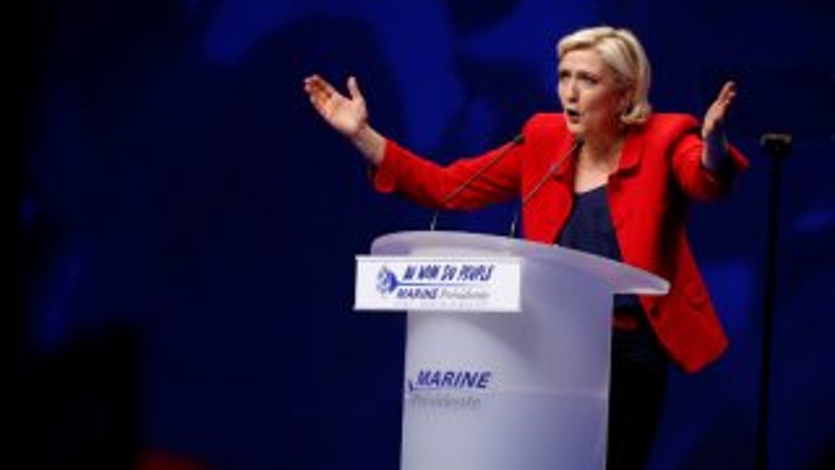 Le Pen, Rusya iddialarını reddetti