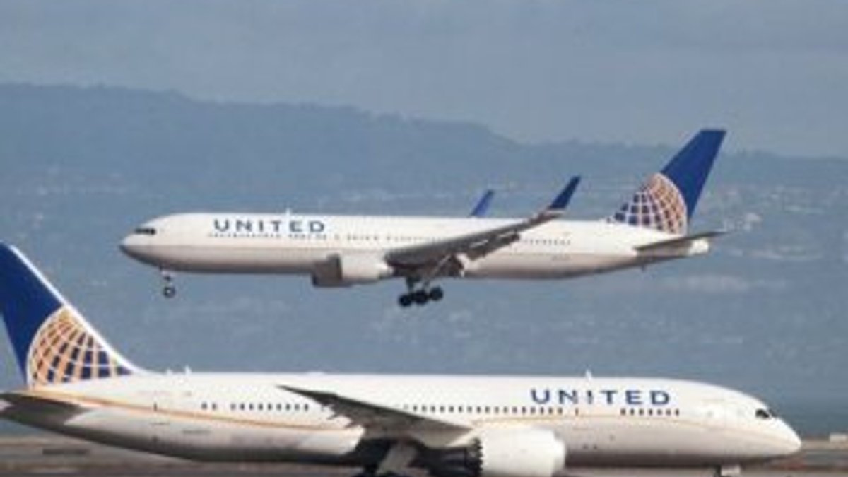 United Airlines tayt giyen kızları uçağa almadı