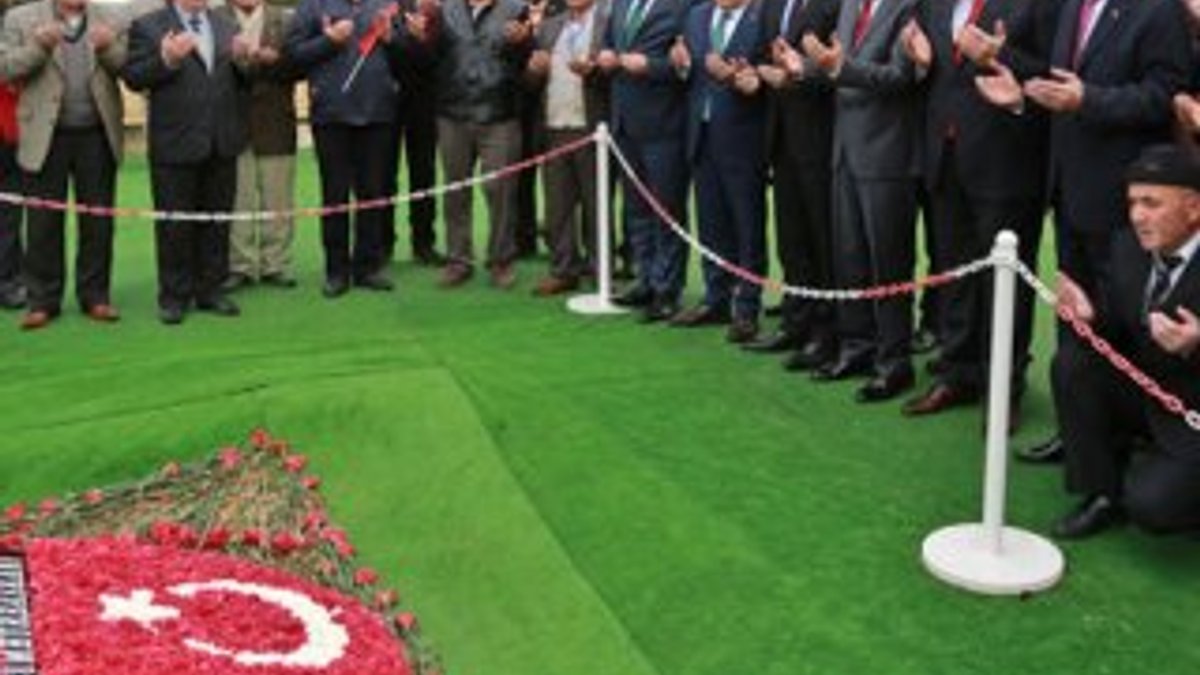 Kılıçdaroğlu Demirel'in mezarını ziyaret etti