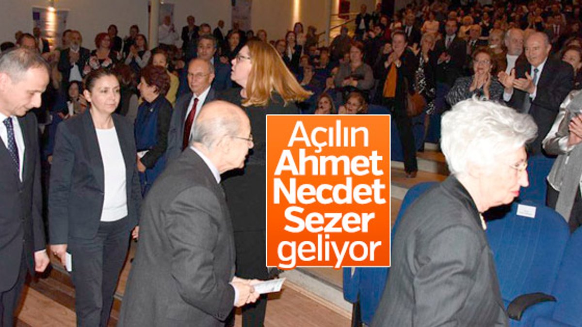 Ahmet Necdet Sezer'e festivalde yoğun ilgi
