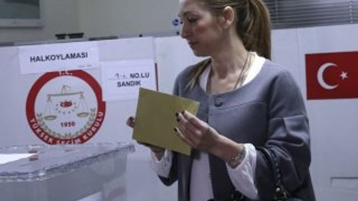 Yunanistan'daki Türkler referandum için sandığa gitti