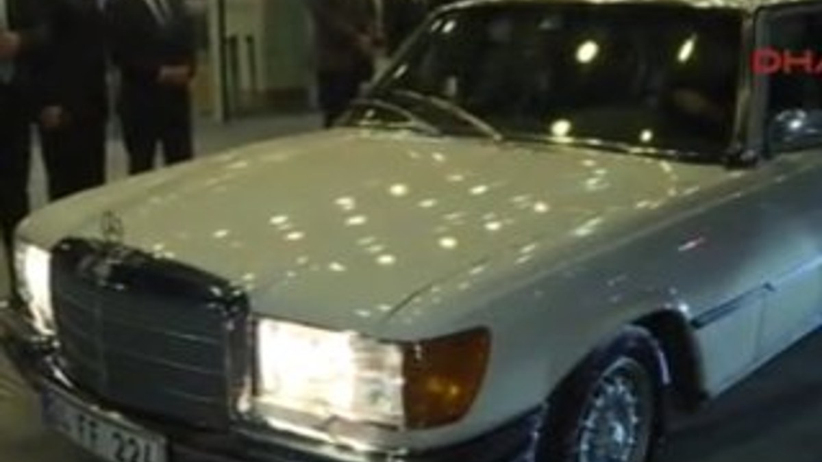 Başbakan Yıldırım klasik otomobile bindi