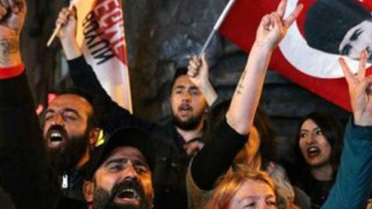 İstanbul'da referandum protestolarına 19 gözaltı