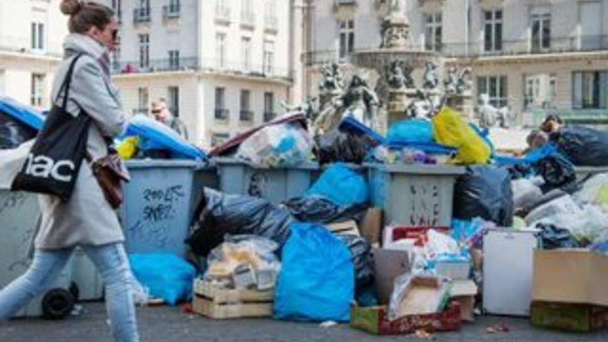 Fransa'da 500 bin ton çöp birikti
