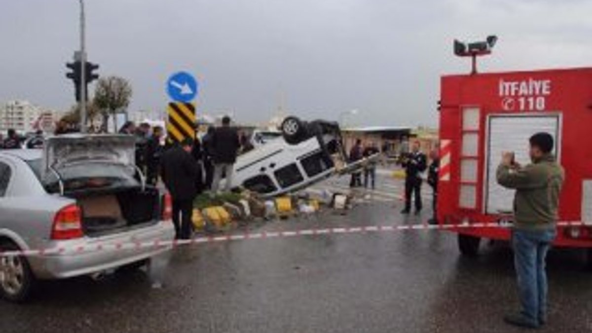 Ş.Urfa'da otomobille hafif ticari araç çarpıştı