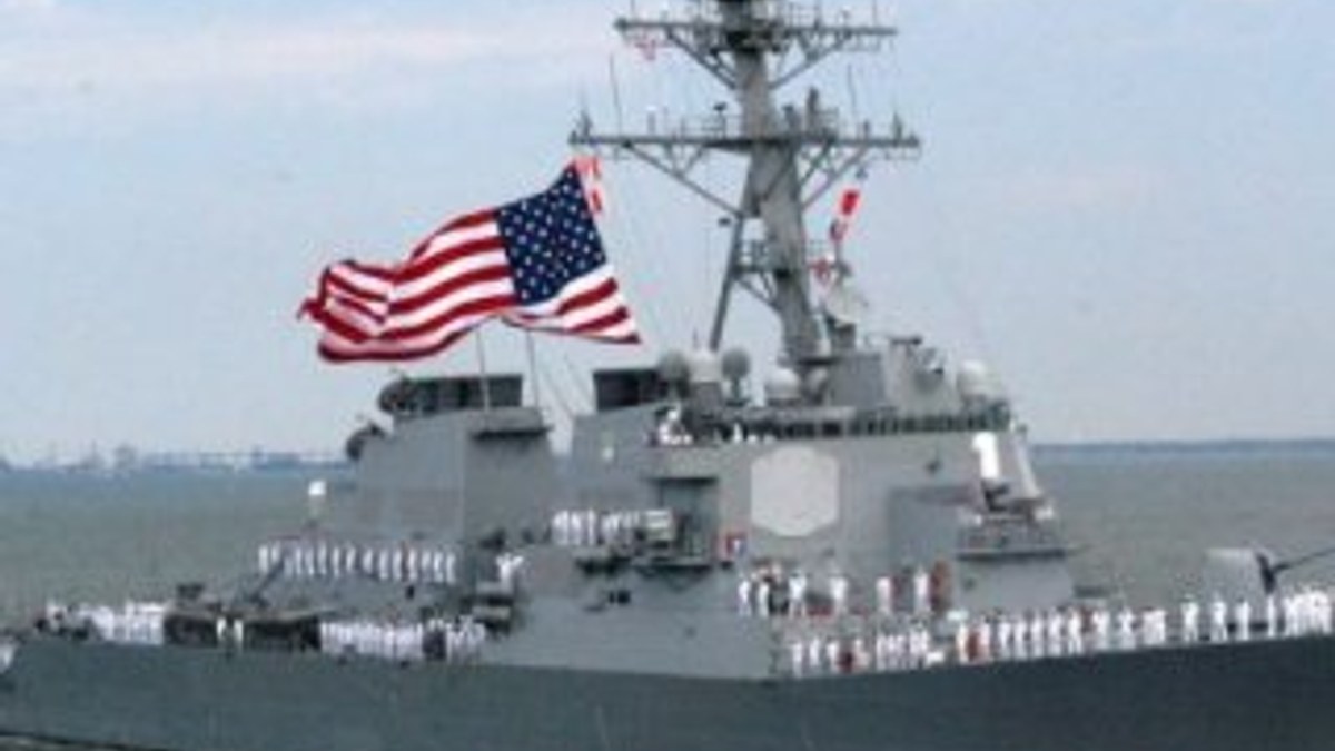 ABD donanması İran gemisine uyarı fişeği attı