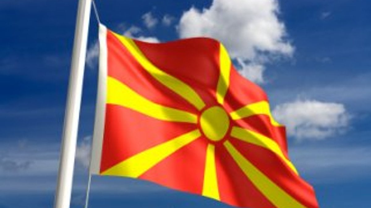 Makedonya'daki cami duvarına 'haçlı' saldırı