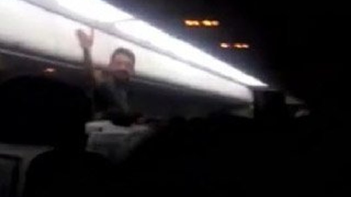 Alkollü yolcu uçağı birbirine kattı