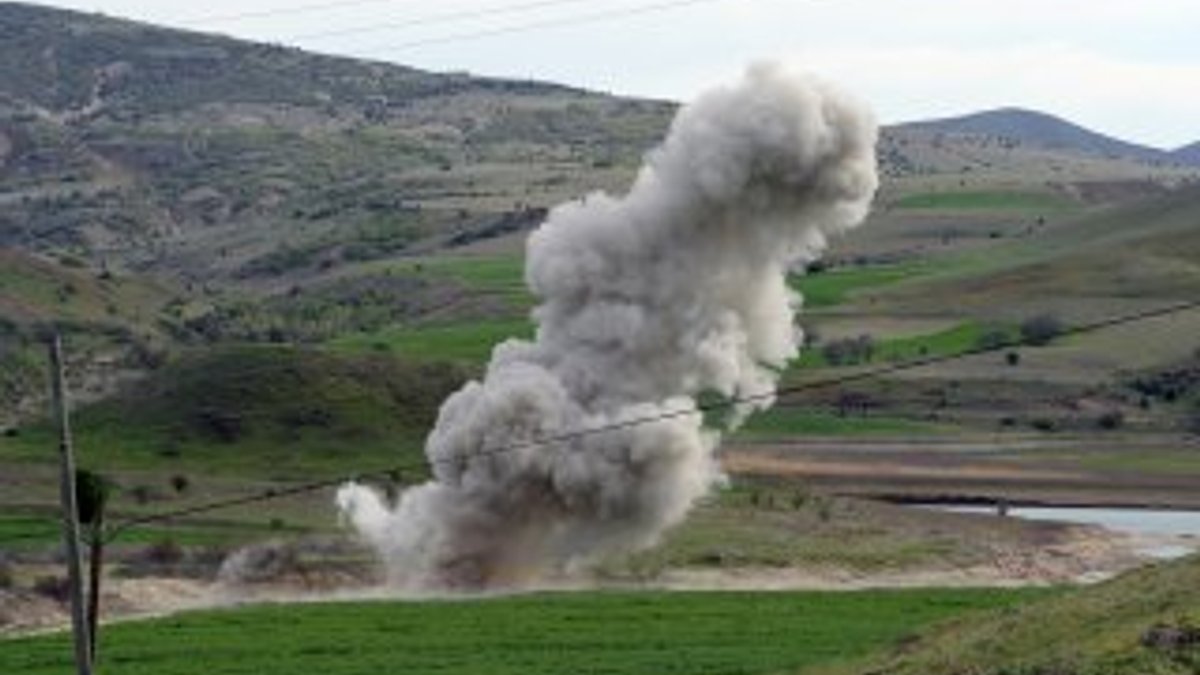 Tunceli'de yola tuzaklanmış bomba imha edildi