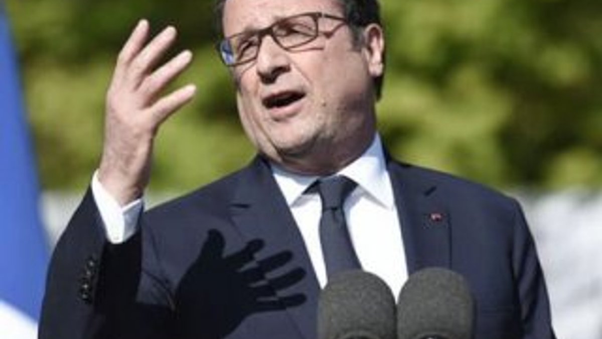 Hollande: Aşırı sağa karşı Macron'a oy verin