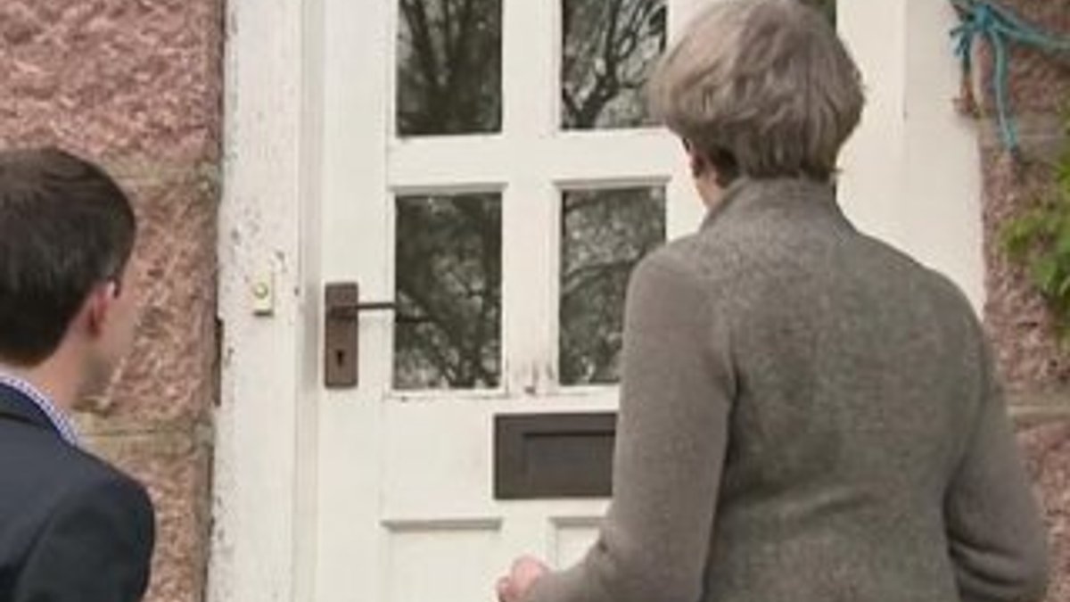 İngiltere Başbakanı May 6 kez kapıda kaldı