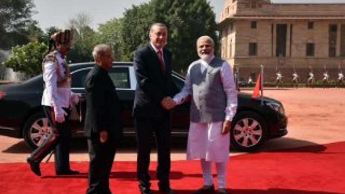 Cumhurbaşkanı Erdoğan Hindistan'da resmi törenle karşılandı