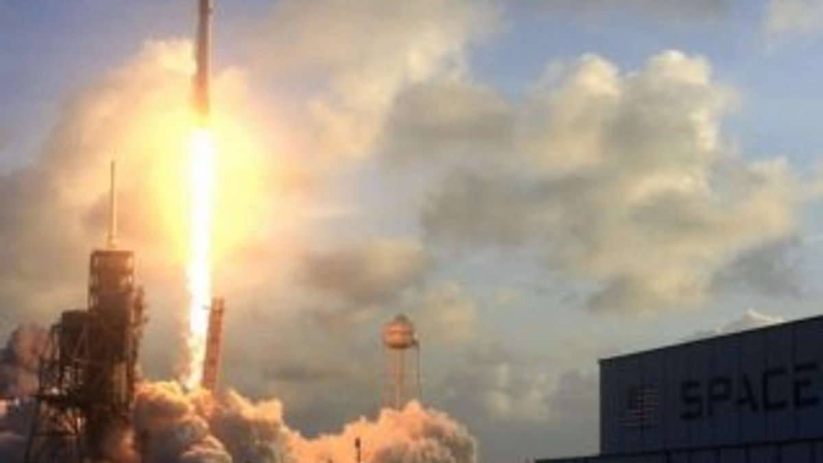 Uzaya ilk kez ABD için uydu gönderildi