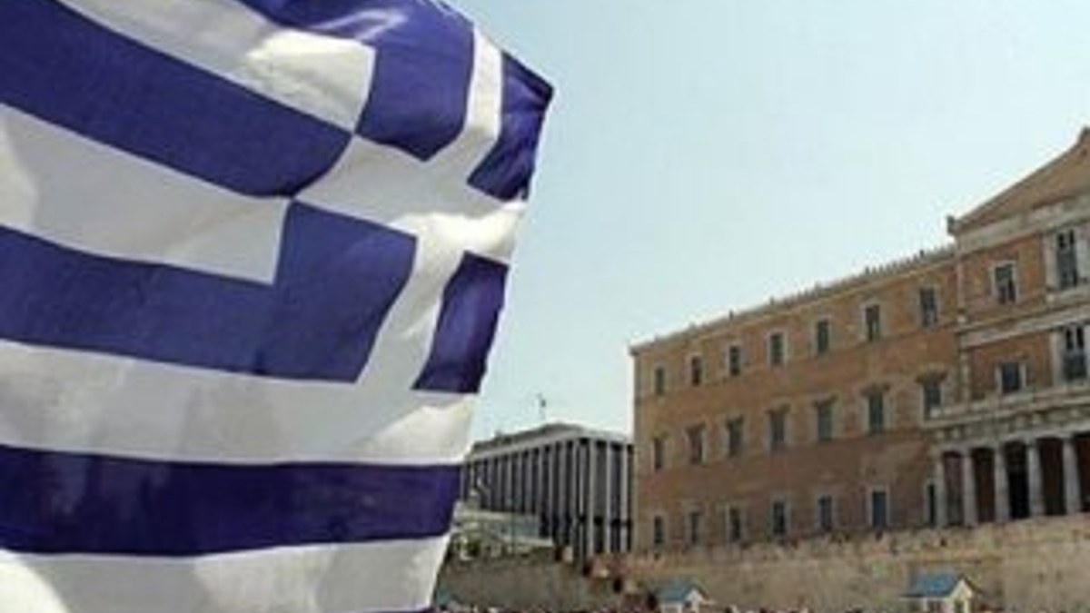 Yunanistan emekli maaşlarında kesinti yapacak