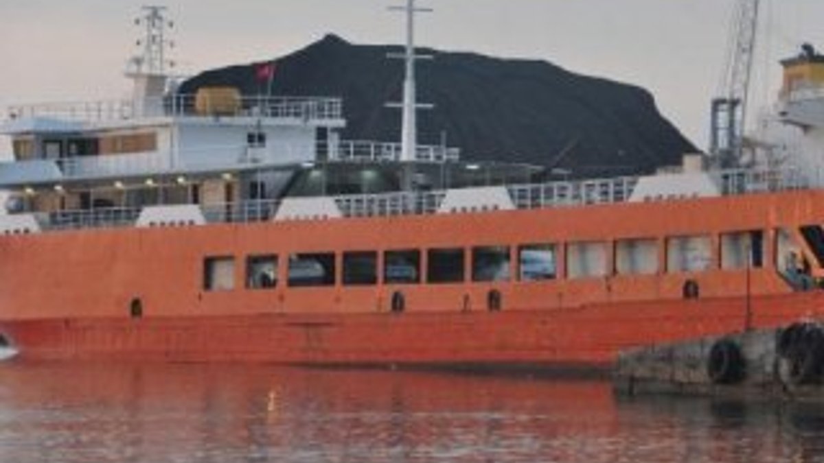 Balıkesir'de feribot, kuru yük gemisi ile çarpıştı