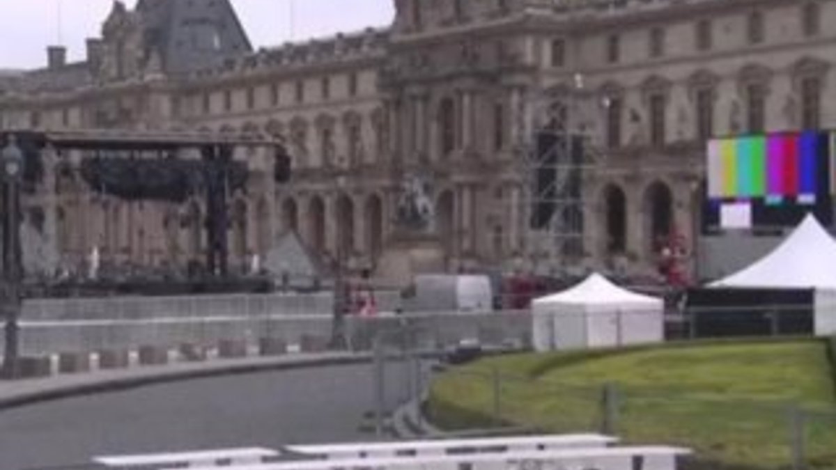 Louvre Müzesi çevresi boşaltıldı