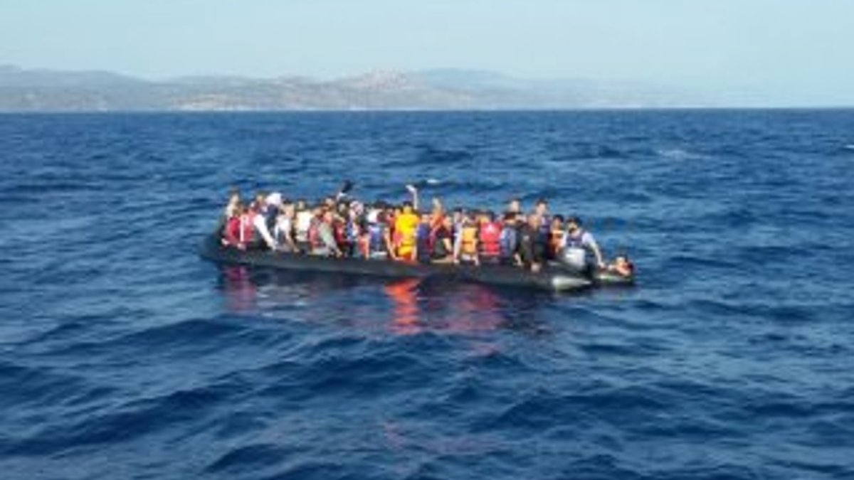 Akdeniz'de göçmenleri taşıyan bot battı